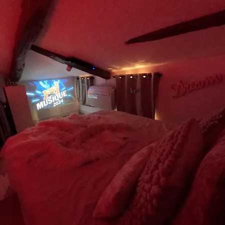 Escapadeveyloise-nuit Romantique-spa-cine-champagne Apartment