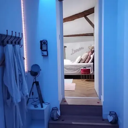 Nuit Romantique, Spa, Champagne, Cinema, Flipper - Escapade Veyloise Apartmán