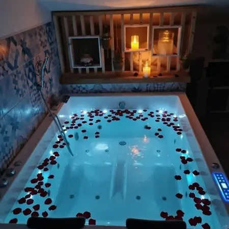 Apartment Nuit Romantique, Spa, Champagne, Cinema, Flipper - Escapade Veyloise